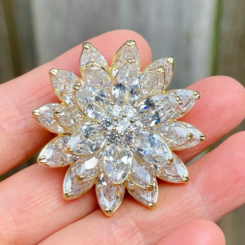 Zircon Snowflake Brooch Snowflake Brooch Snowflake Pin Pendant (HIGH-END)
